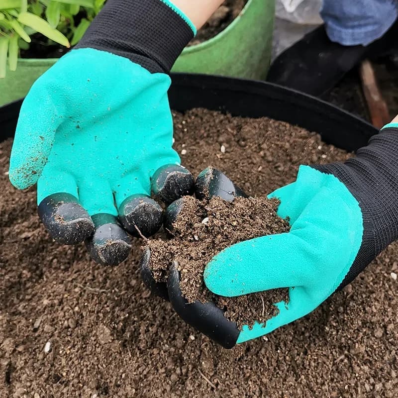 Puutarhakäsineet integroiduilla kynsillä kaivamiseen