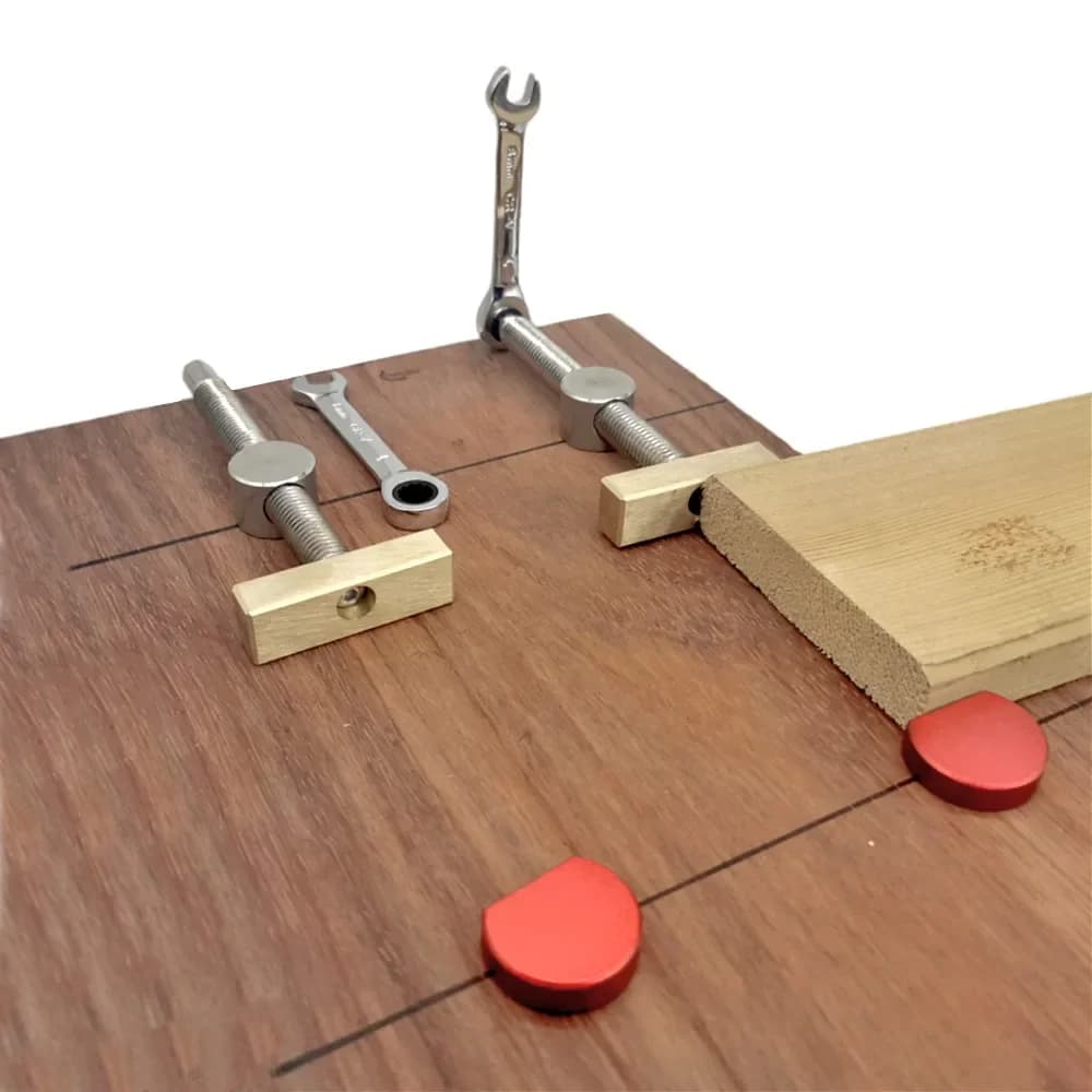 Messinkiset pikakiinnittimet 19/20 mm reikiin